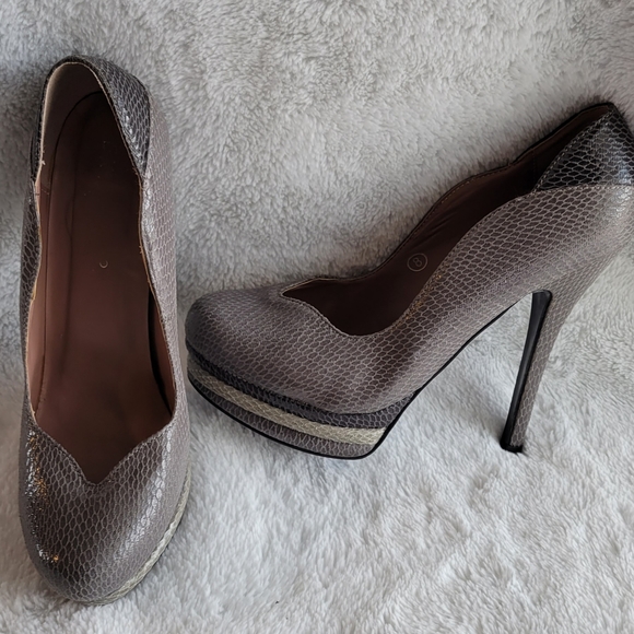 Gray Snakeskin High Heels - Picture 1 of 7